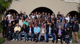 La III Cumbre Internacional de Cinefotografos en la sede de la ASC en Los Angeles  reunio 80 Directores de Fotografia de 40 Asociaciones del mundo. Por Colombia asistieron Adriana Bernal y Mauricio Vidal representando la ADFC.